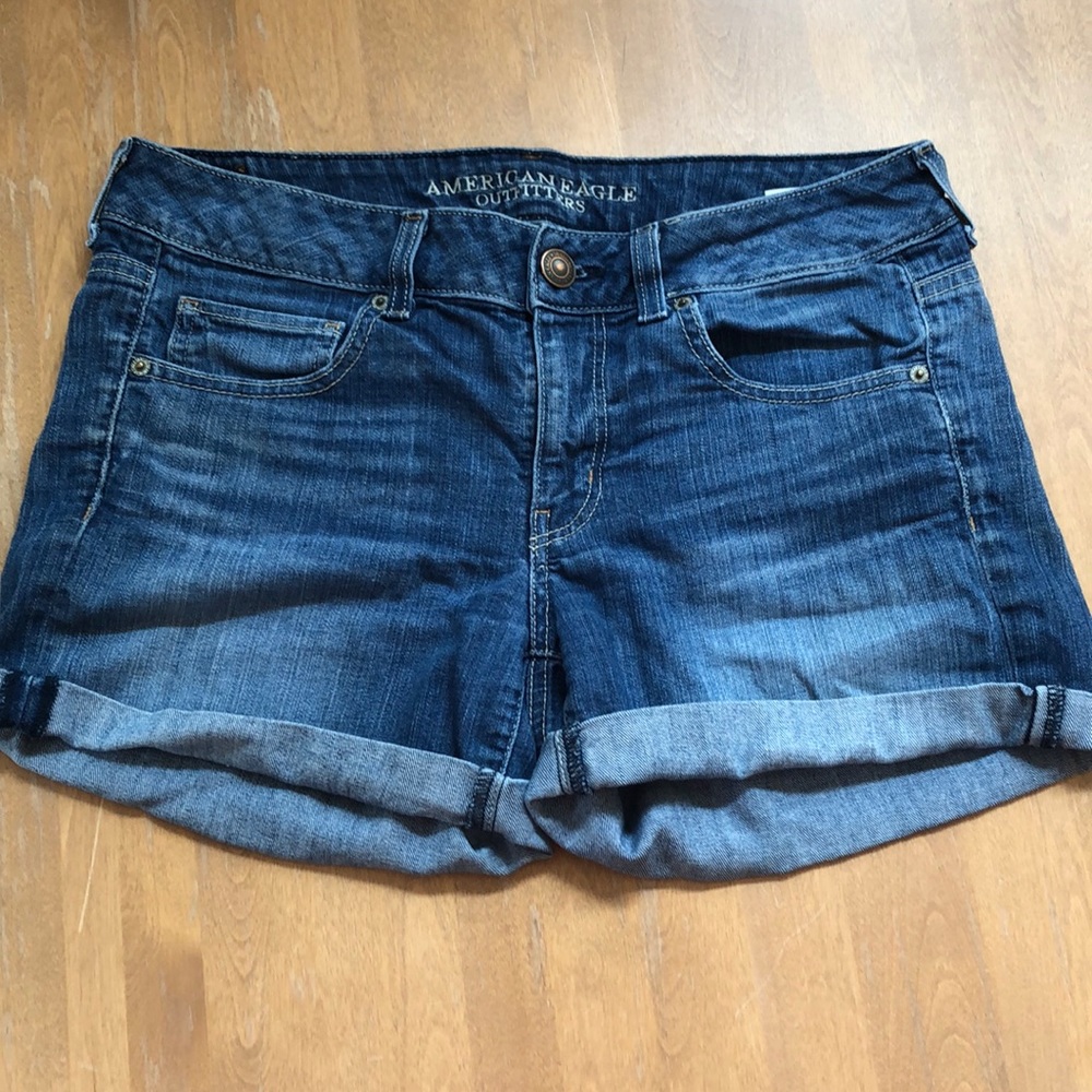 American Eagle mid rise Midi Shorts